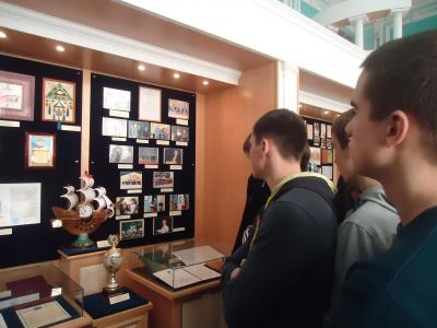 Студенты-агроинженеры в музее истории СГАУ