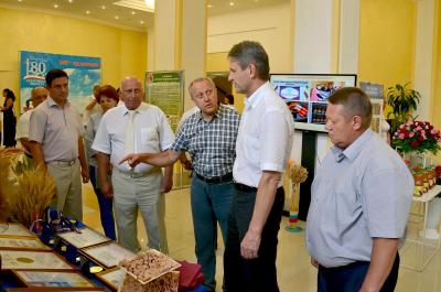 В Правительстве Саратовской области прошла выставка научных и спортивных достижений