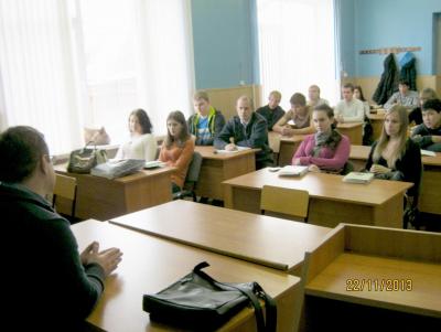 Представитель производства на открытой лекции