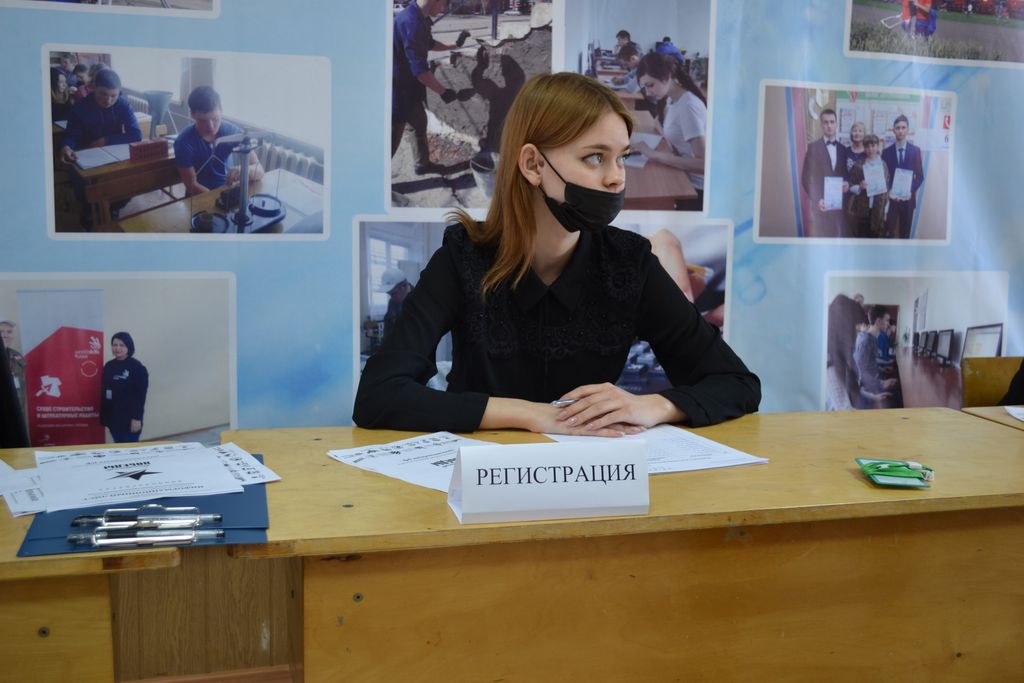 Обучающиеся и преподаватели Пугачевского филиала приняли участие в Международной просветительско-патриотической акции  «Диктант Победы» Фото 3
