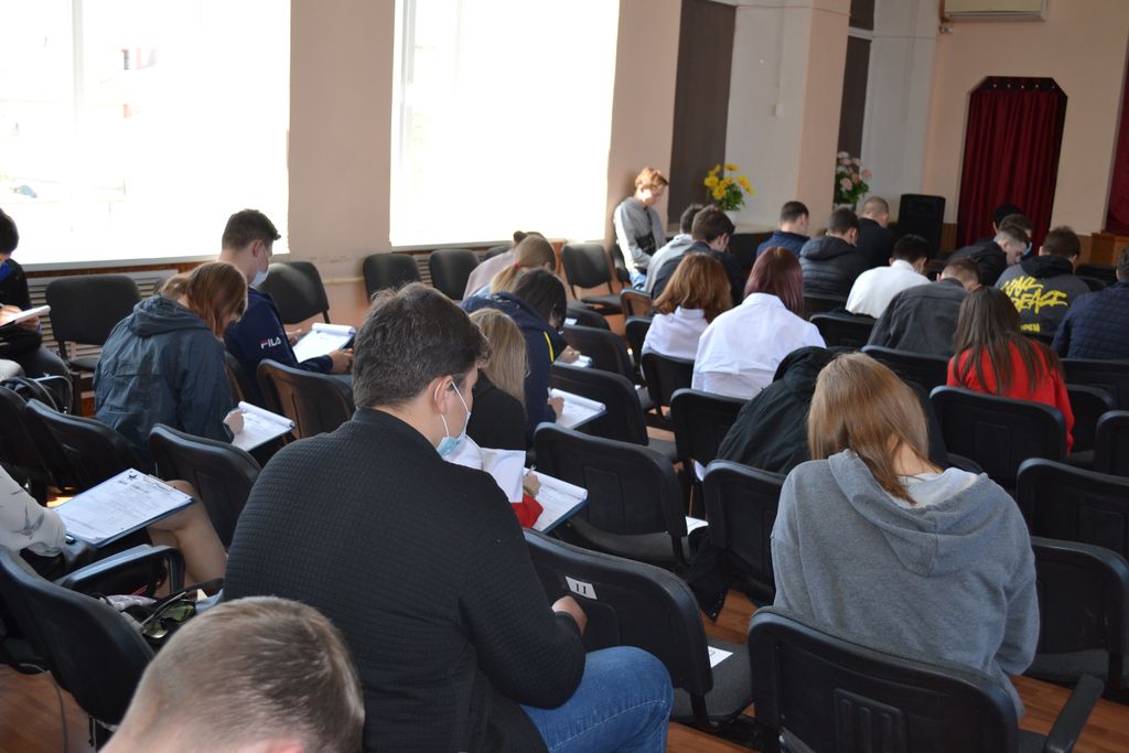 Обучающиеся и преподаватели Пугачевского филиала приняли участие в Международной просветительско-патриотической акции  «Диктант Победы» Фото 5