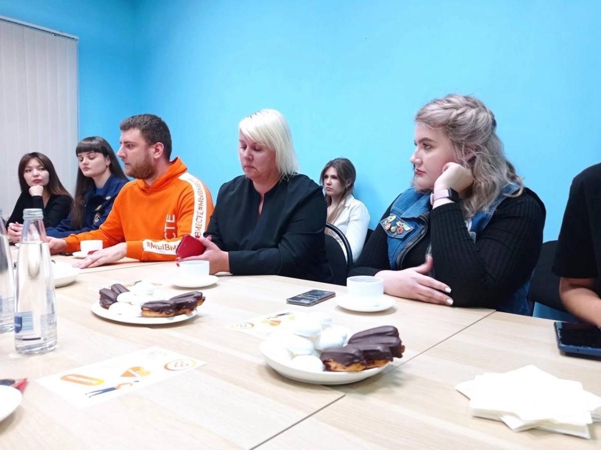 Волонтеры Саратова встретились с Министром образования Фото 1
