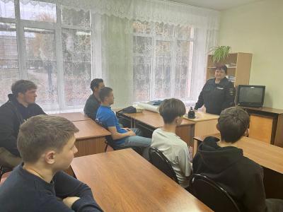 встреча студентов с инспектором ПДН ОМВД РФ по Марксовскому району