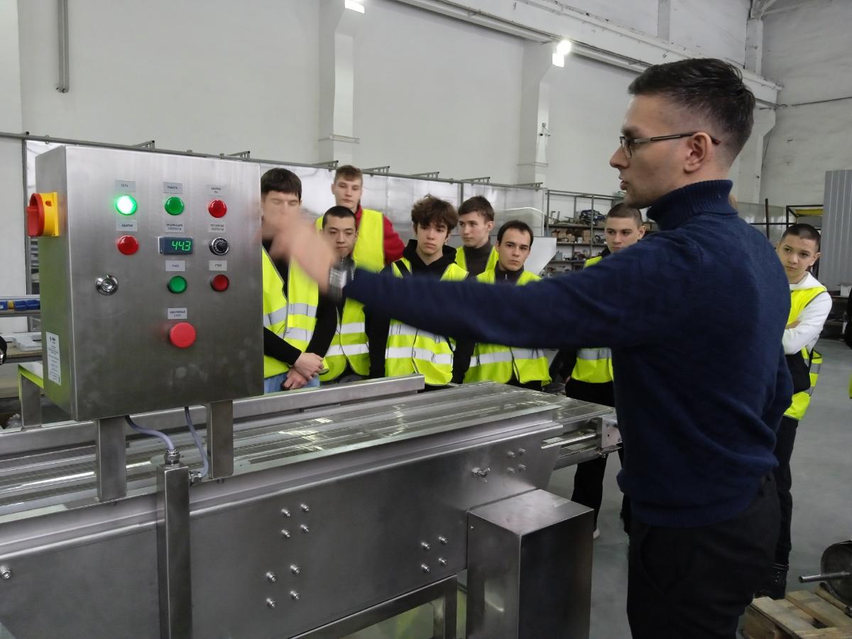Обучающиеся ФТК посетили завод по производству конвейеров Фото 5