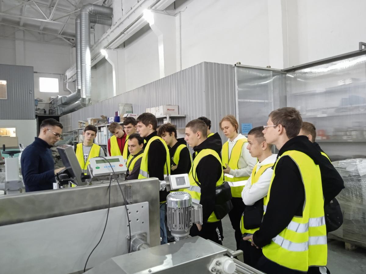 Обучающиеся ФТК посетили завод по производству конвейеров Фото 9