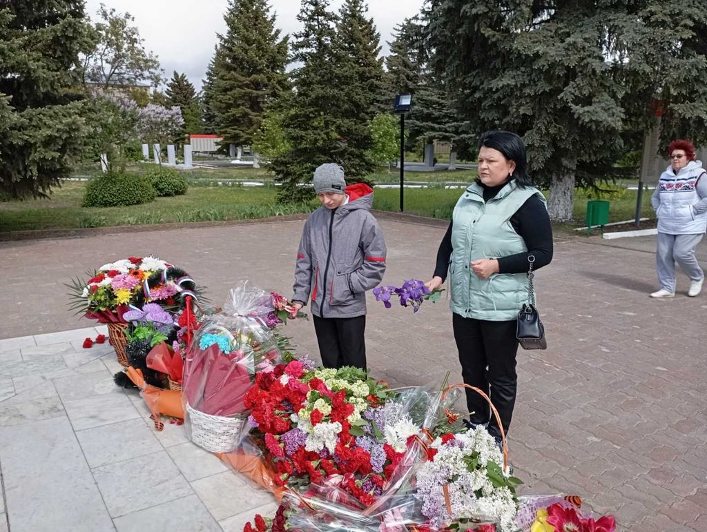 Возложение цветов к памятнику Воину-освободителю Фото 1