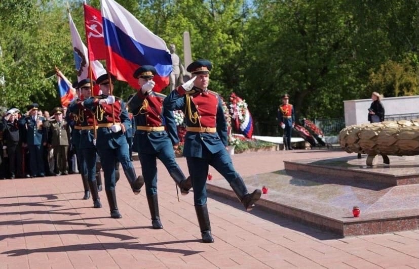 Церемония возложения цветов на Воскресенском кладбище Фото 3