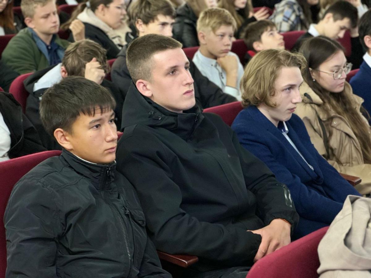 Краснокутским школьникам рассказали о преимуществах университета Фото 3