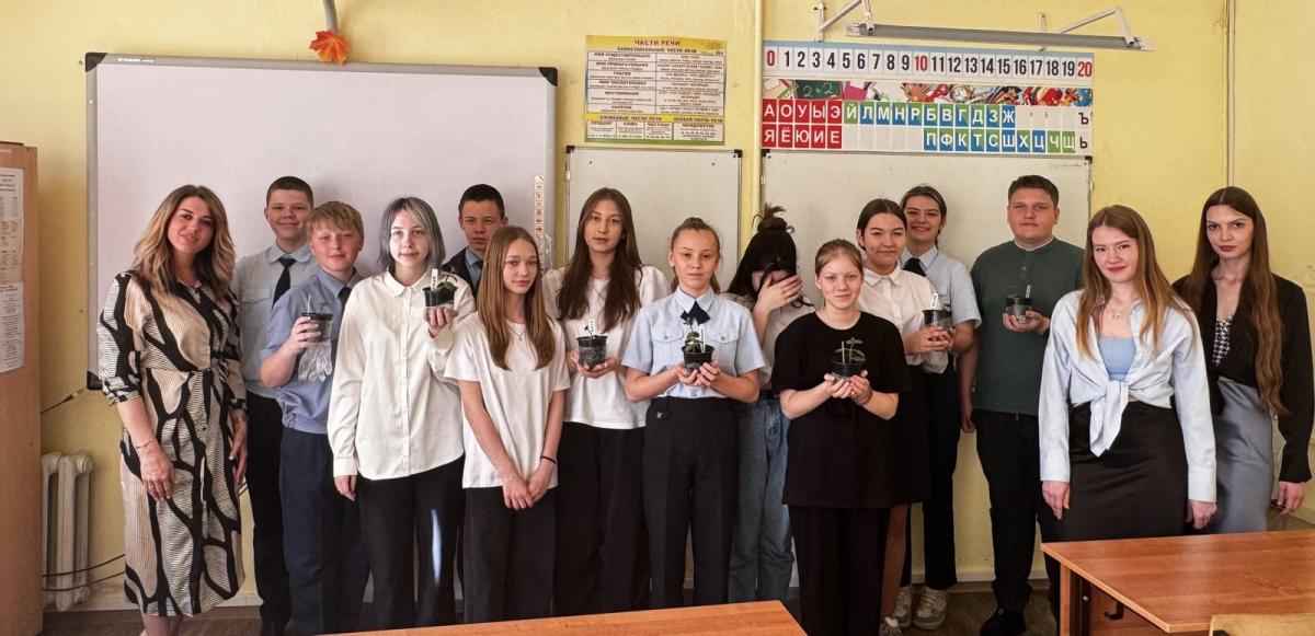 Занятие преподавателя и студентов с учащимися МАОУ «Лицей №24 имени М.М. Расковой»