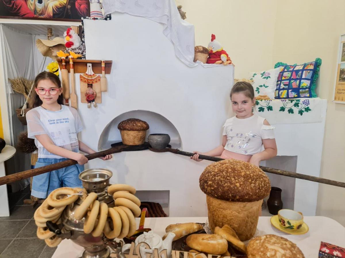 Дети сотрудников и ППС в музее Саратовский калач Фото 1