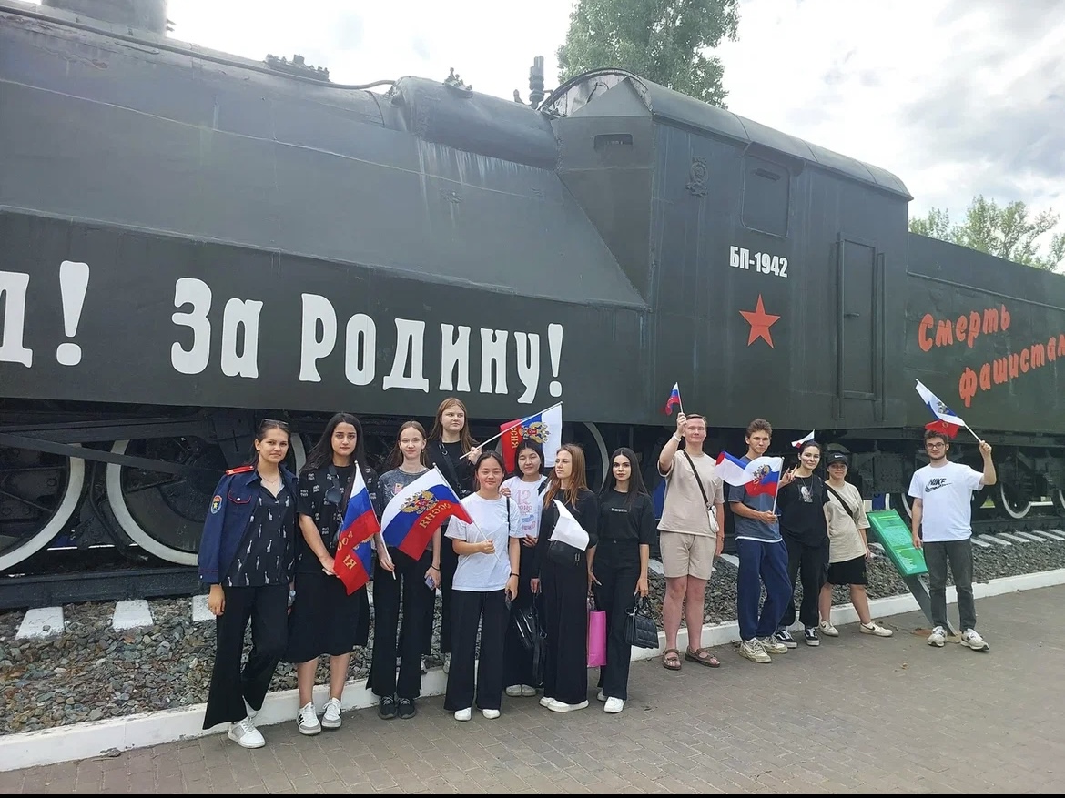 Обучающиеся колледжа отметили День России выездным кураторским часом в Парке Победы Фото 1