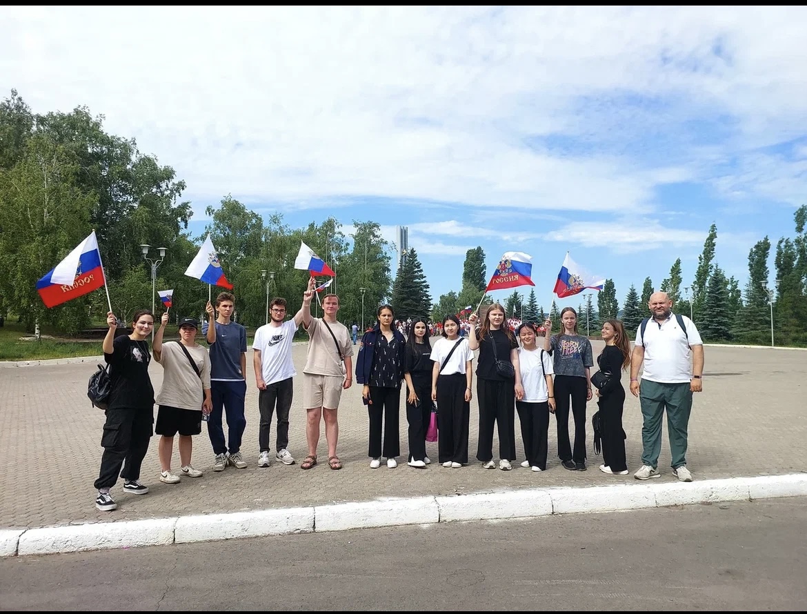 Обучающиеся колледжа отметили День России выездным кураторским часом в Парке Победы Фото 5