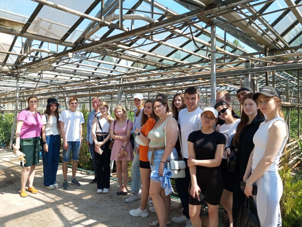 Студенты-экономисты посетили с экскурсией УНПК «Агроцентр» Фото 2