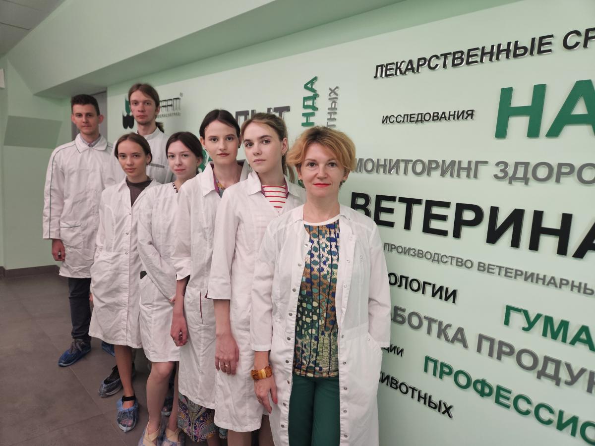 Выпускники-биотехнологи посетили завод ООО «НИТА-ФАРМ»