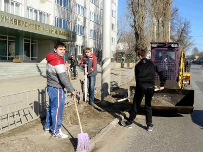 Факультет пищевых технологий и товароведения на благоустройстве территории УК №3