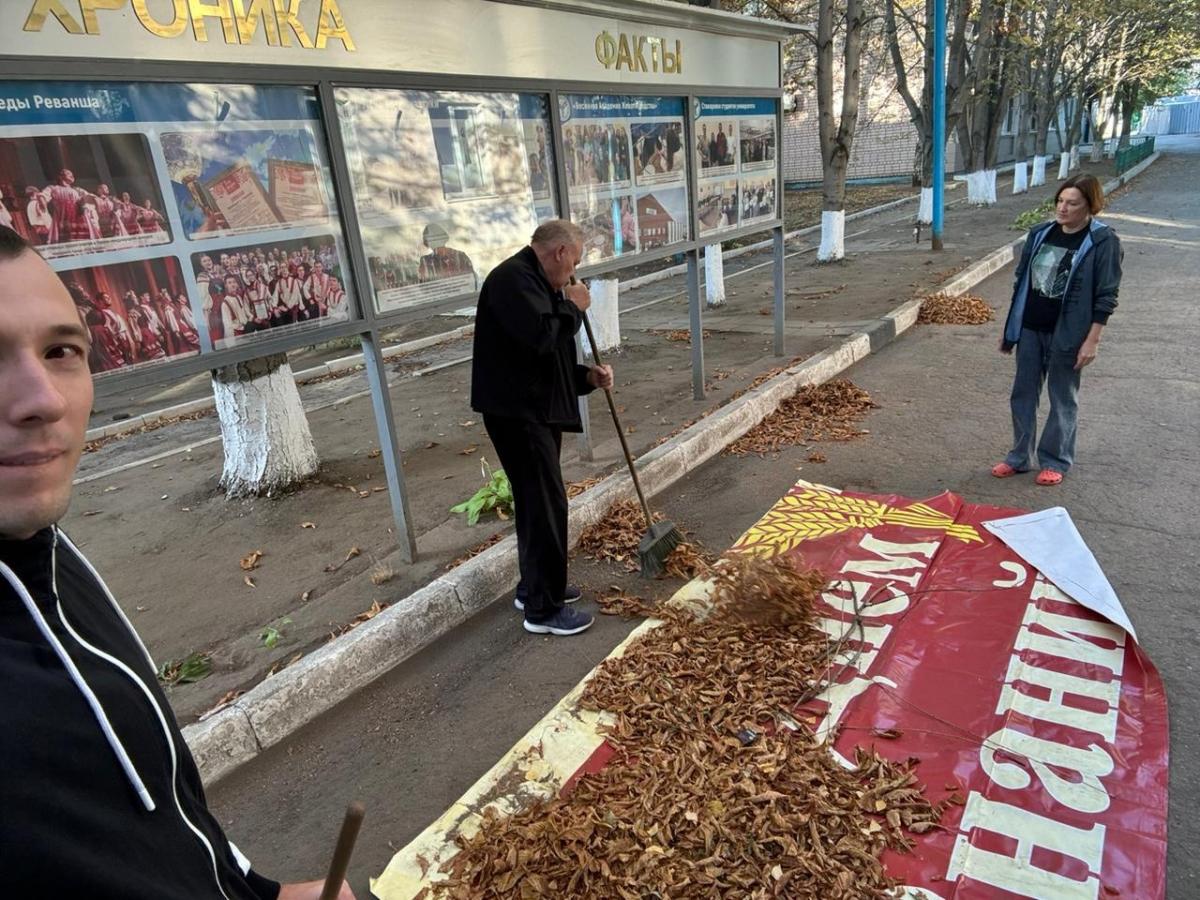 Преподаватели кафедры "Физическая культура" приняли участие в общегородском субботнике Фото 1