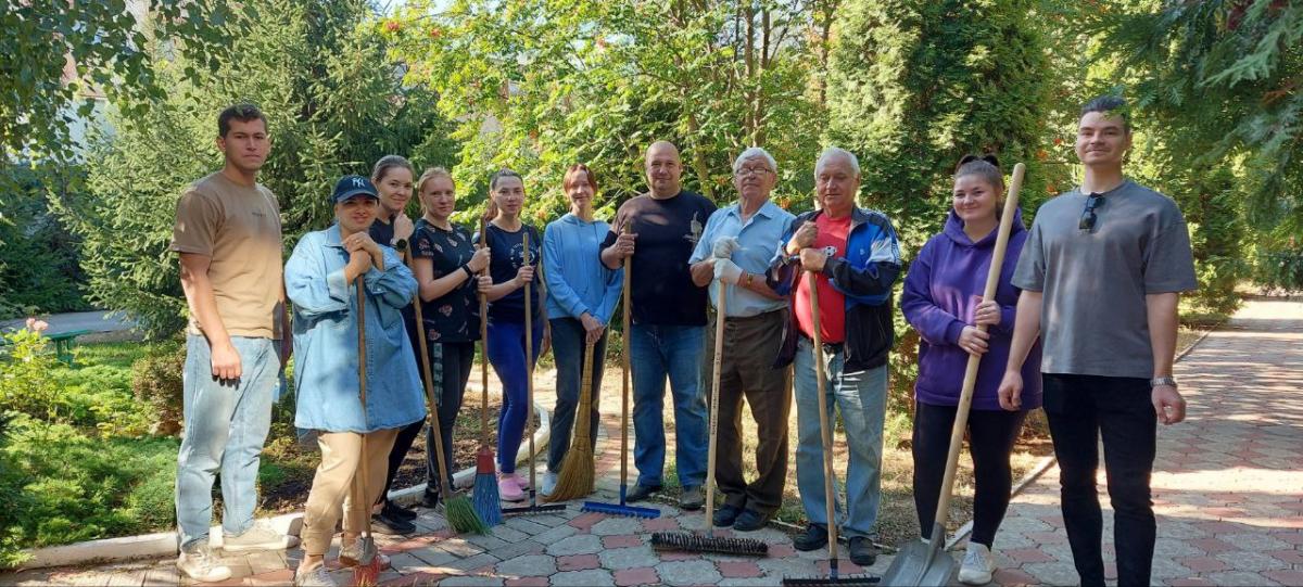 Участие в общегородском субботнике Фото 3