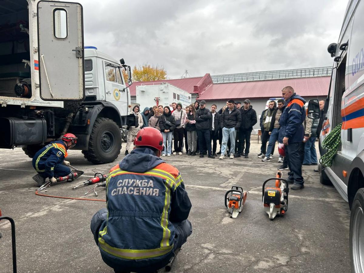 Студенты побывали на экскурсии в ОГУ «Служба спасения Саратовской области» Фото 12