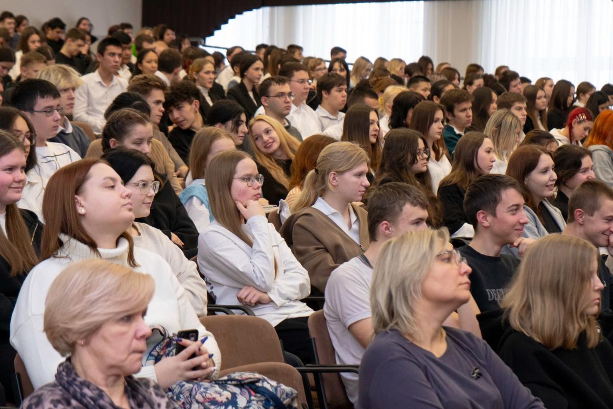 «Шаги в науку»: Энгельсские школьники приняли участие в мастер-классах Вавиловского университета Фото 1