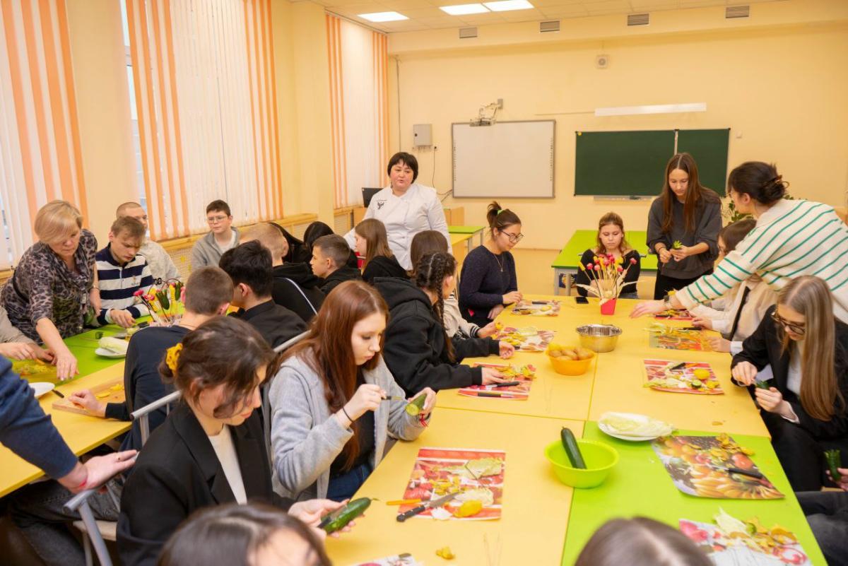 «Шаги в науку»: Энгельсские школьники приняли участие в мастер-классах Вавиловского университета Фото 19