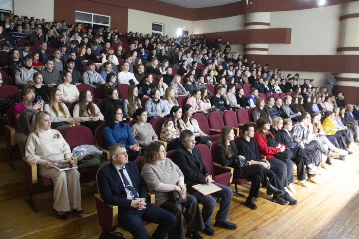 «Горжусь тобой, Отечество!»: В вузе прошел концерт патриотической песни. Фото 5