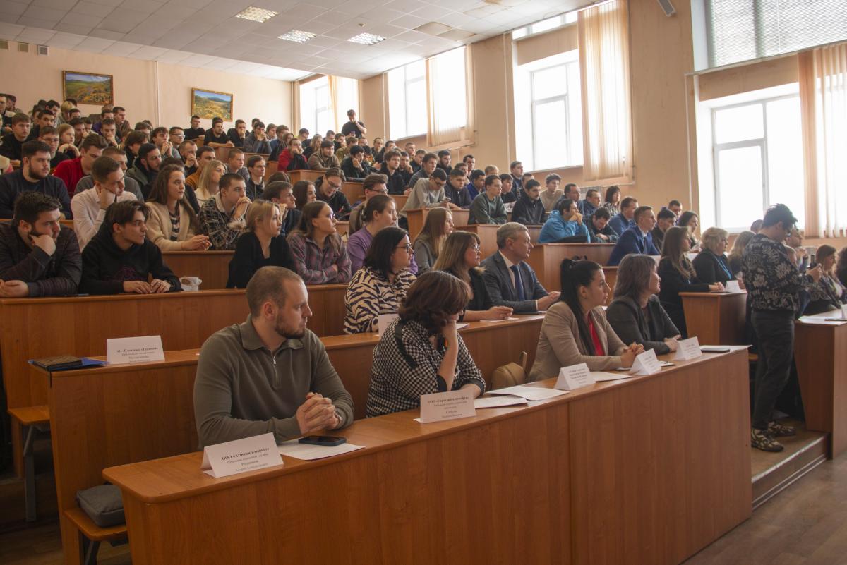 Состоялась Ярмарка вакансий для студентов инженерных направлений Фото 7