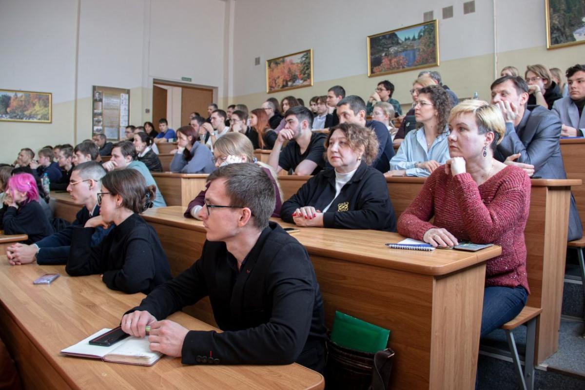 Представители института генетики и агрономии посетили лекцию известного математика Алексея Савватеева Фото 3