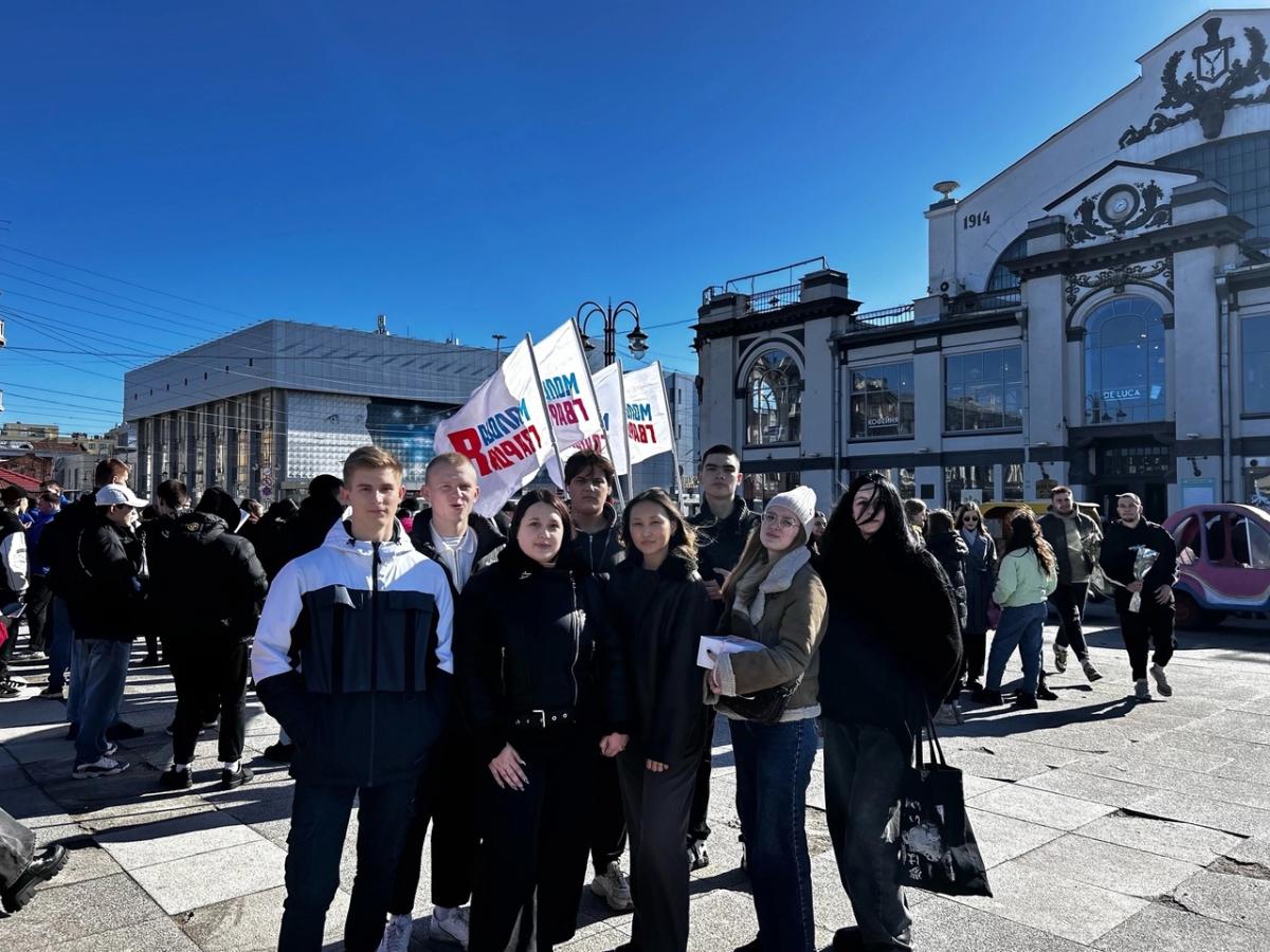 Праздничное  шествие в преддверии Международного женского дня Фото 2