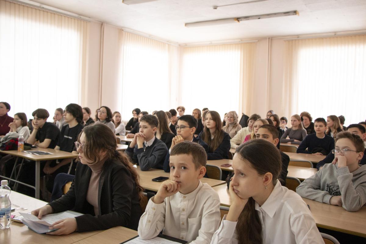 Заседание школьной секции «Шаги в науку» в рамках масштабного VI научно-практического форума «День Хлеба и соли» Фото 12