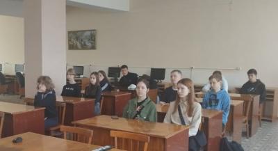 Неделя началась с линейки и внеурочного занятия «Разговоры о важном»