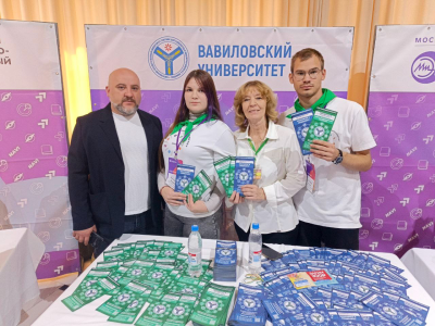 Амбассадоры Профессионалитета приняли участие в образовательной выставке «Навигатор поступления»