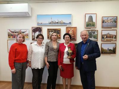 Представитель Вавиловского университета приняла участие в открытии фотовыставки «Планета Земля. Китай»