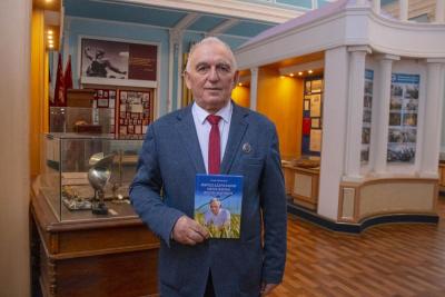 Профессор Фярид Абдразаков издал книгу о своем научном и жизненном пути