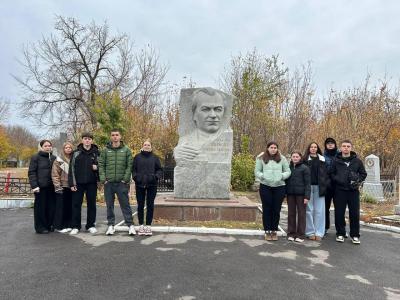 Уборка памятника Н.И. Вавилова