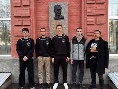 Субботник у памятника Н.И. Вавилова