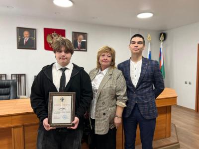 Студента колледжа наградили благодарностью за проявленную храбрость