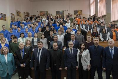 Студентов 1 курса института инженерии и робототехники посвятили в энергетики