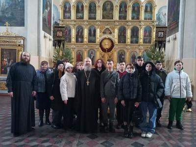 Студенты Пугачевского филиала в рамках праздничной недели Крещения Господня посетили Свято-Воскресенский соборный храм г. Пугачева