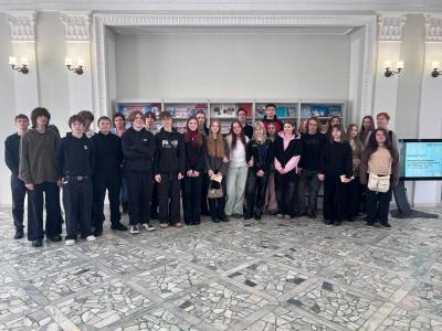 Студенты посетили книжную выставку в областной библиотеке