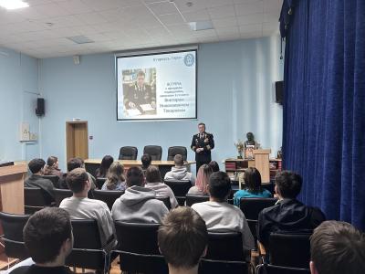 Студенты встретились с офицером-подводником Виктором Токаревым