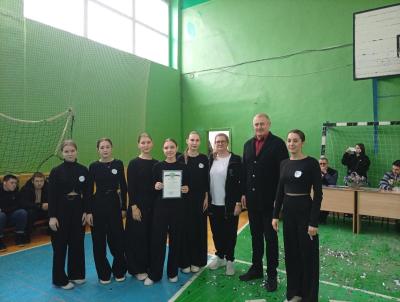 А, ну-ка, девушки!