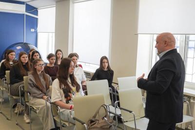 В центре «Галактика 64» стартовала профильная смена Вавиловского университета