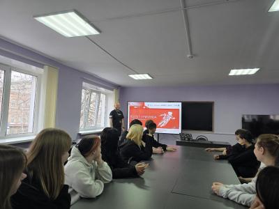 65 лет триумфа: в группе ЭБн-20301 обсудили экономическое будущее российской космонавтики