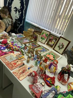 Выставка «Народные промыслы России».