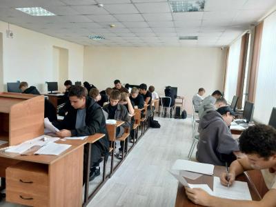 Студенты 1‑го курса приступили к ВПР по истории.