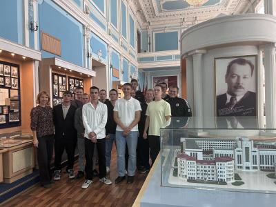 «Связь поколений: первокурсники группы БАИ 101 познакомились с историей Вавиловского университета»